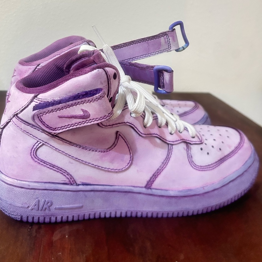 Woman’s Nike Air Force one high dipp died